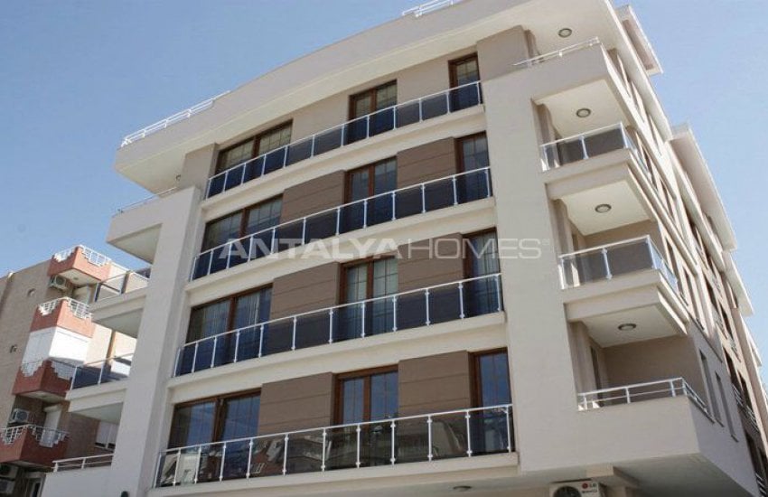 Lara'da Yüzme Havuzlu Site İçinde Lüks Daireler 3