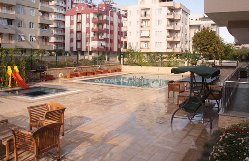 Lara'da Yüzme Havuzlu Site İçinde Lüks Daireler 6