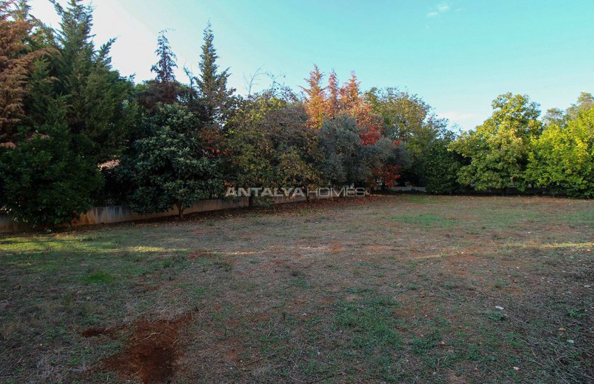 Whole Building with Expansive Garden and Fruit Trees in Döşemealtı 11
