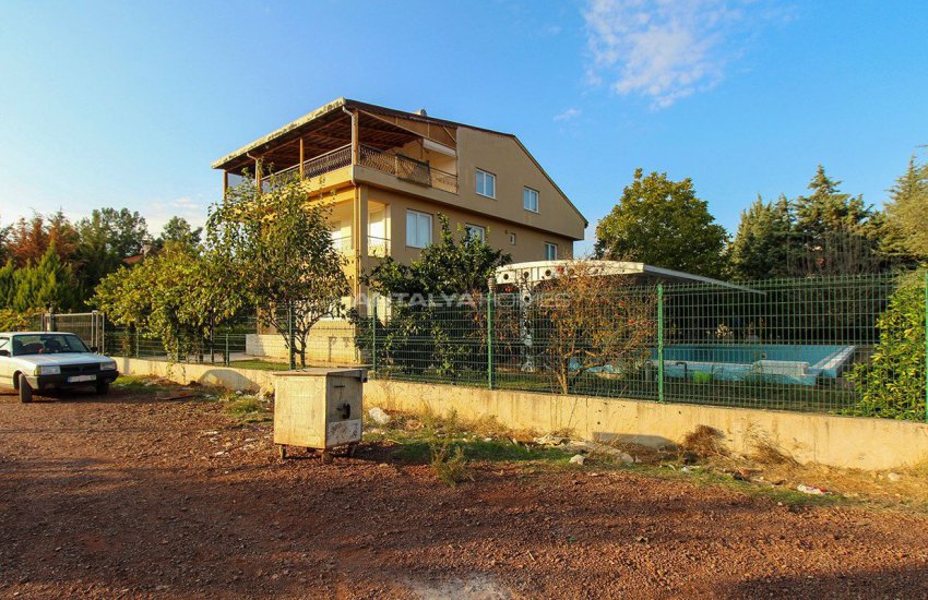 Whole Building with Expansive Garden and Fruit Trees in Döşemealtı 13