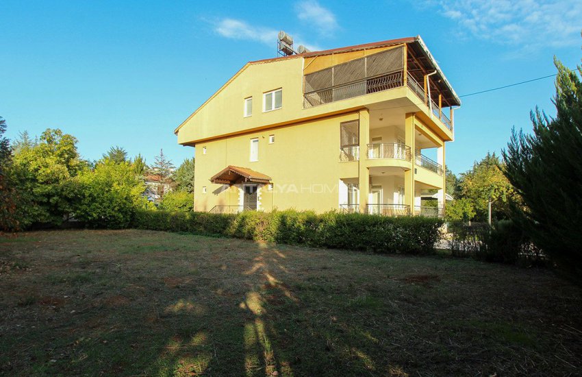 Whole Building with Expansive Garden and Fruit Trees in Döşemealtı 3
