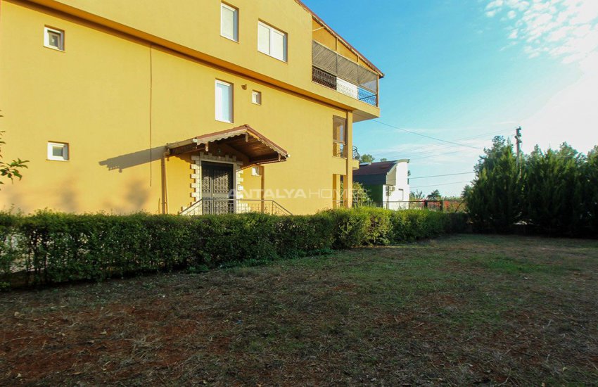 Whole Building with Expansive Garden and Fruit Trees in Döşemealtı 4