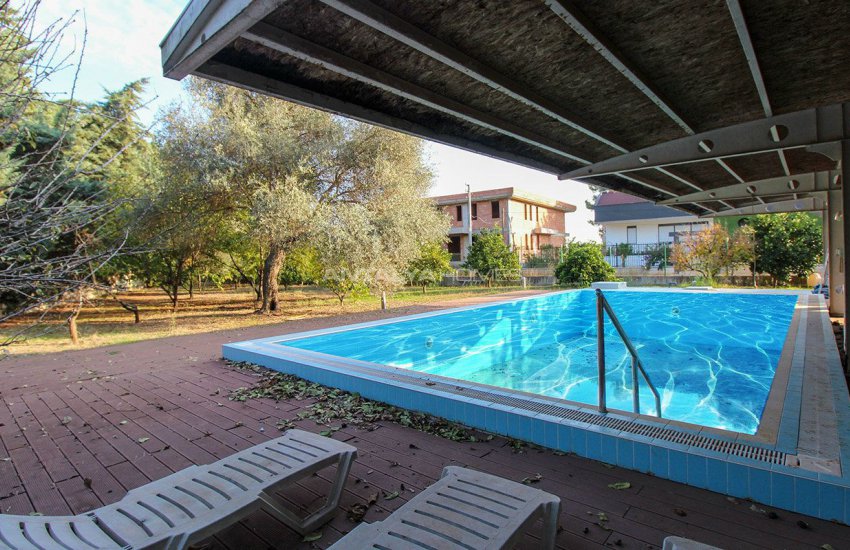 Whole Building with Expansive Garden and Fruit Trees in Döşemealtı 8
