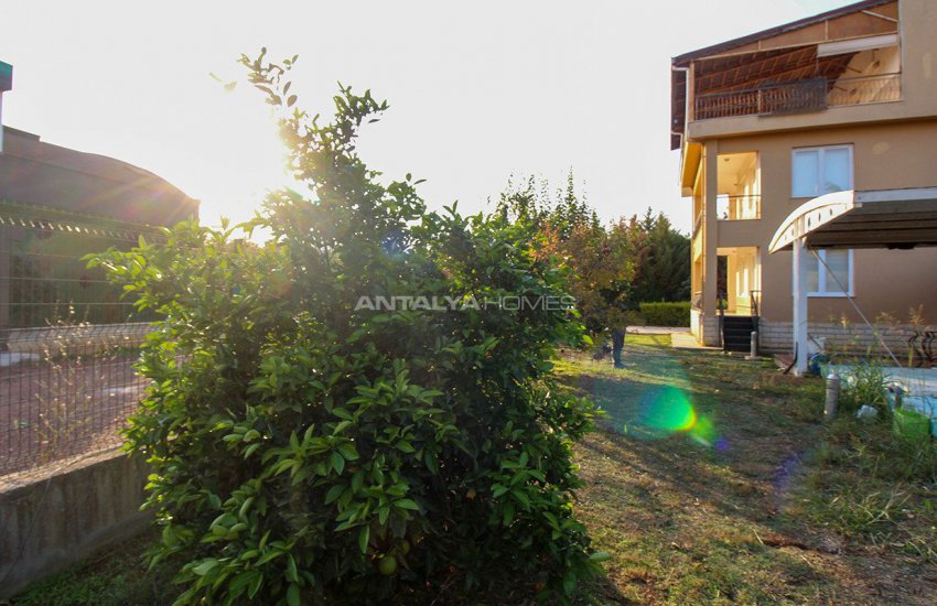Whole Building with Expansive Garden and Fruit Trees in Döşemealtı 10