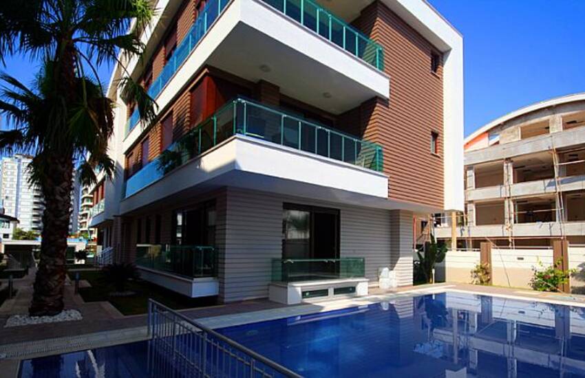 Luxurious Houses Close to Shopping Center in Lara, Antalya 1