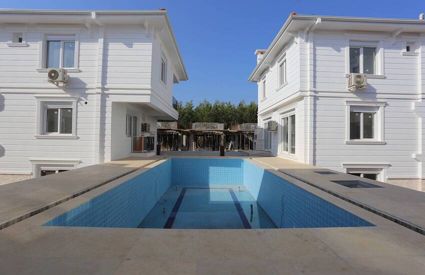 Ononderbroken Villa's Met Boszicht In Dosemealti Antalya