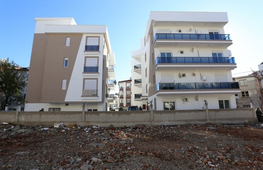 Muratpaşa’da Stratejik Konumlu, Duraklara Yakın Daire 2