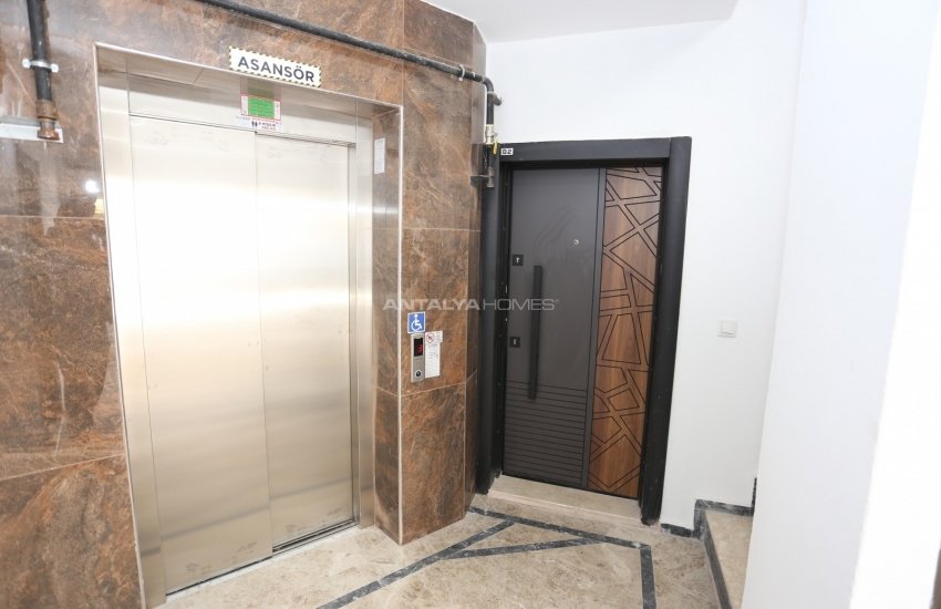 Muratpaşa’da Stratejik Konumlu, Duraklara Yakın Daire 8