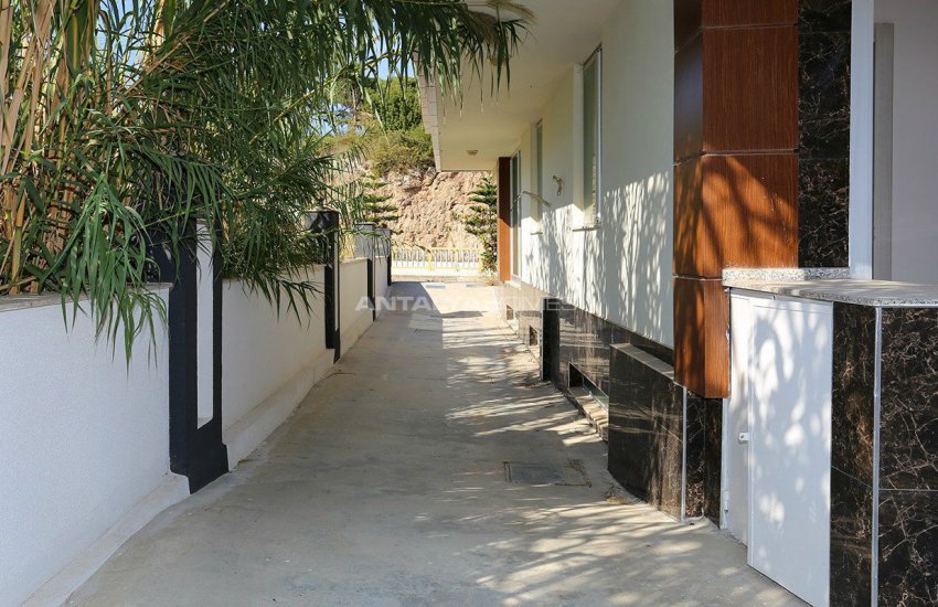 Whole Building Suitable for Plaza Concept in Lara 7