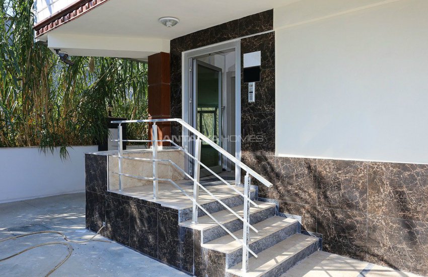 Whole Building Suitable for Plaza Concept in Lara 10