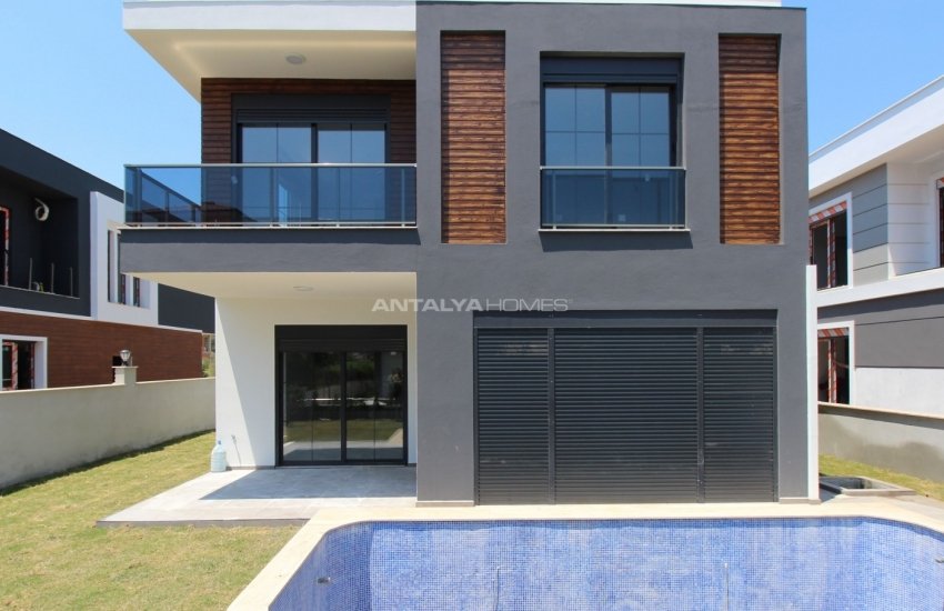 Döşemealtı’nda Özel Havuzlu ve Bahçeli Çağdaş Villa 3