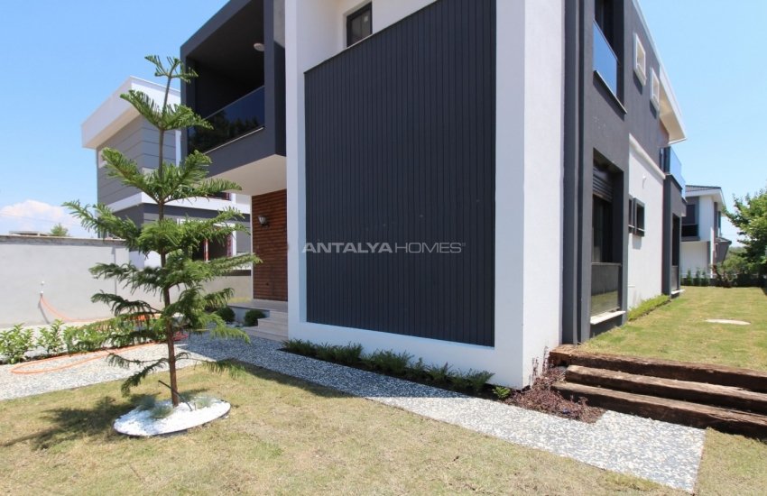 Döşemealtı’nda Özel Havuzlu ve Bahçeli Çağdaş Villa 4
