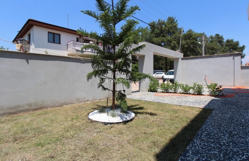 Döşemealtı’nda Özel Havuzlu ve Bahçeli Çağdaş Villa 5