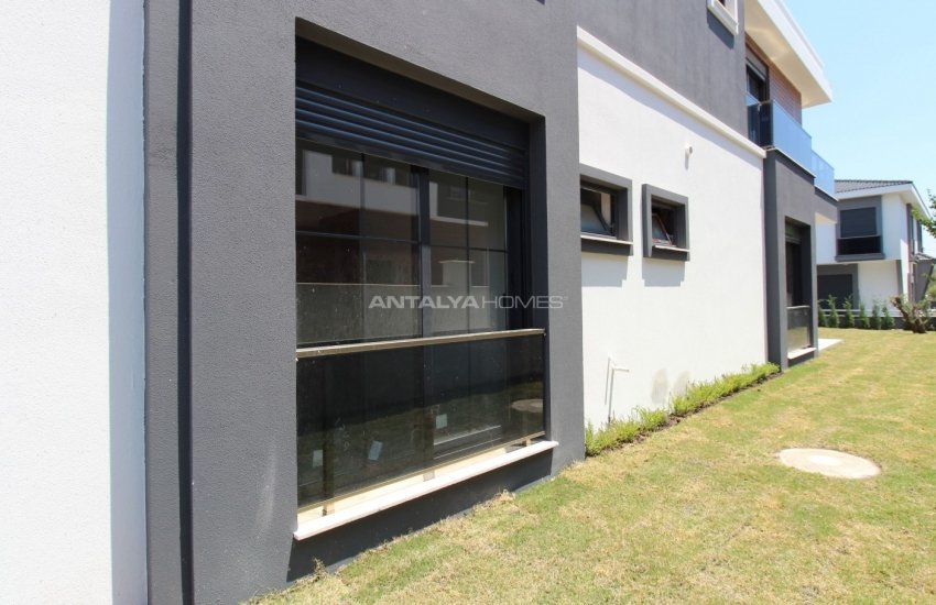 Döşemealtı’nda Özel Havuzlu ve Bahçeli Çağdaş Villa 6