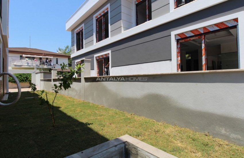 Döşemealtı’nda Özel Havuzlu ve Bahçeli Çağdaş Villa 7