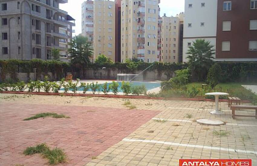 Antalya Yalı Caddesinde, Yüzme Havuzlu Sitede Satılık Daire 1