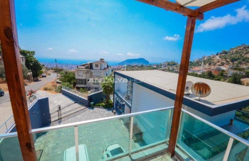 Luxury Central Villas with Sea and Castle Views in Alanya 3