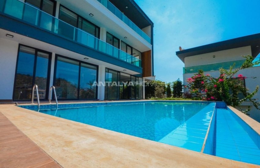 Luxury Central Villas with Sea and Castle Views in Alanya 4