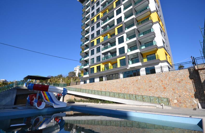 Flats with Remarkable Sea and Mountain Views in Alanya