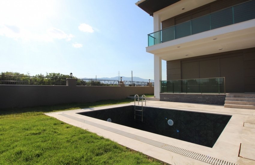 فلل فاخرة مع أنظمة المنزل الذكي بالقرب من الطريق السريع في كونيالتي 2