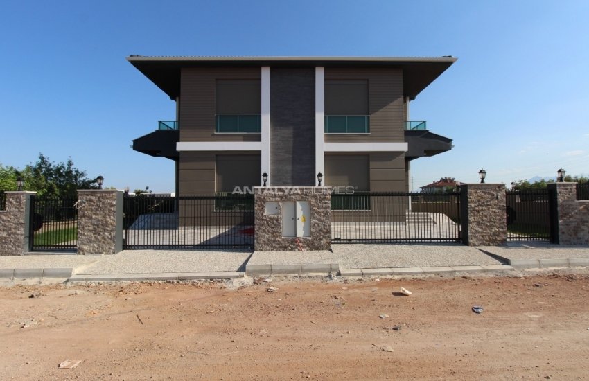 فلل فاخرة مع أنظمة المنزل الذكي بالقرب من الطريق السريع في كونيالتي 11