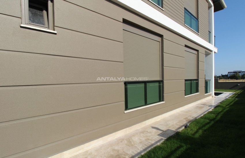 فلل فاخرة مع أنظمة المنزل الذكي بالقرب من الطريق السريع في كونيالتي 5