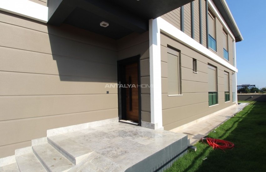 فلل فاخرة مع أنظمة المنزل الذكي بالقرب من الطريق السريع في كونيالتي 6