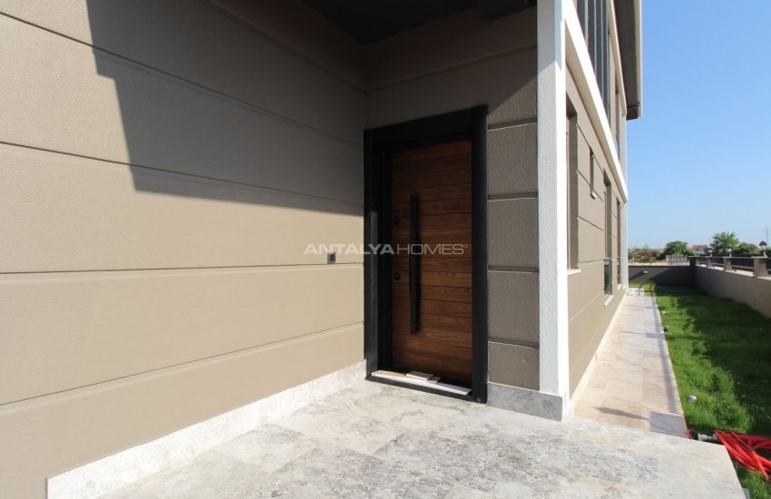 فلل فاخرة مع أنظمة المنزل الذكي بالقرب من الطريق السريع في كونيالتي 8