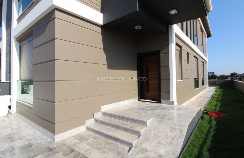 فلل فاخرة مع أنظمة المنزل الذكي بالقرب من الطريق السريع في كونيالتي 9