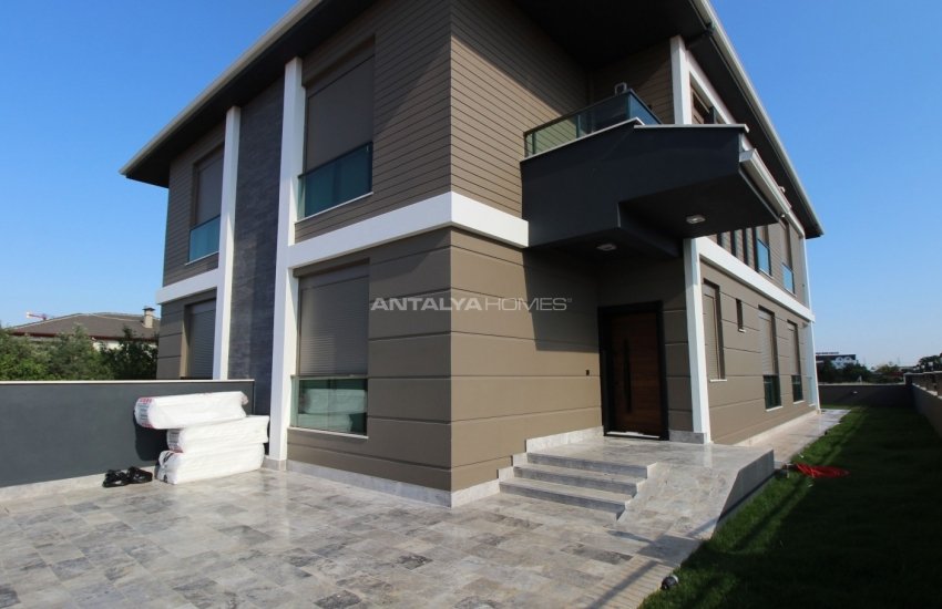 فلل فاخرة مع أنظمة المنزل الذكي بالقرب من الطريق السريع في كونيالتي 10