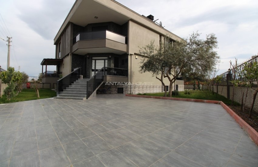 Antalya Villa Suited for Extended Families in Döşemealtı 5
