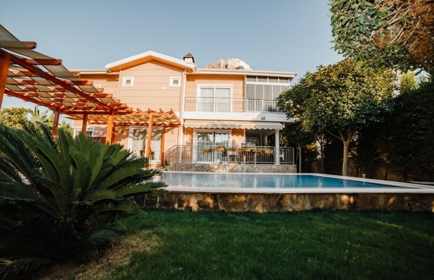 Lara Güzeloba'da Özel Havuzlu ve Bahçeli Dubleks Villa 2