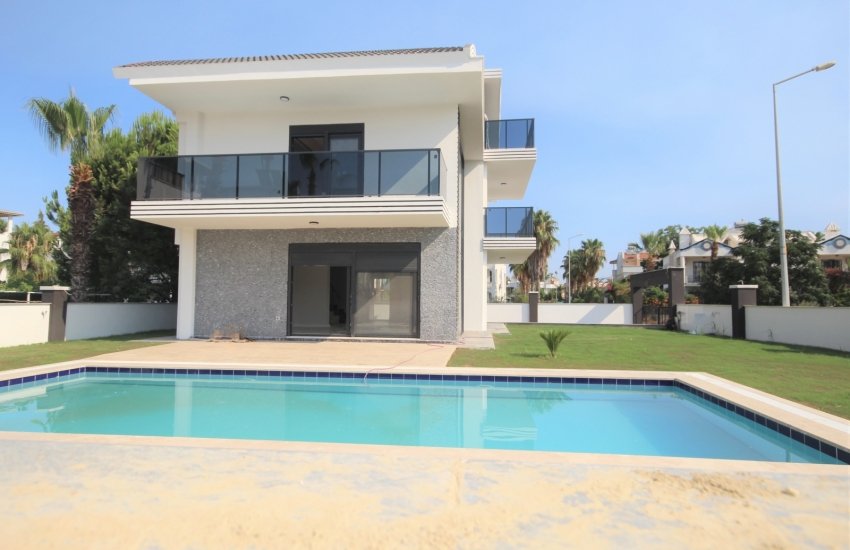 Belek'te Müstakil Yaşama Uygun Özel Havuzlu Villa 7