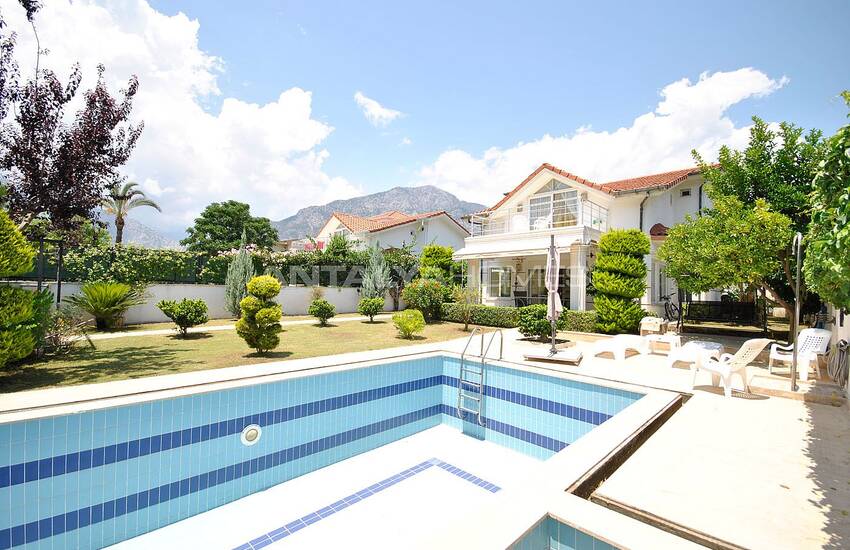 Duplex Villa with Private Garden and Swimming Pool in Kemer 1