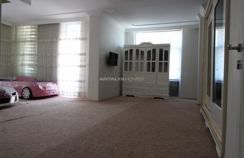 Spacious Duplex Apartment with Garden in Antalya Center 3