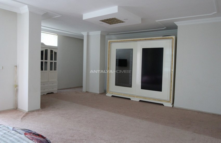 Spacious Duplex Apartment with Garden in Antalya Center 4