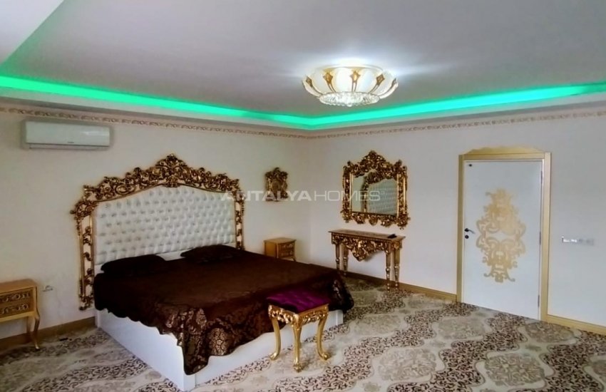 Spacious Duplex Apartment with Garden in Antalya Center 11