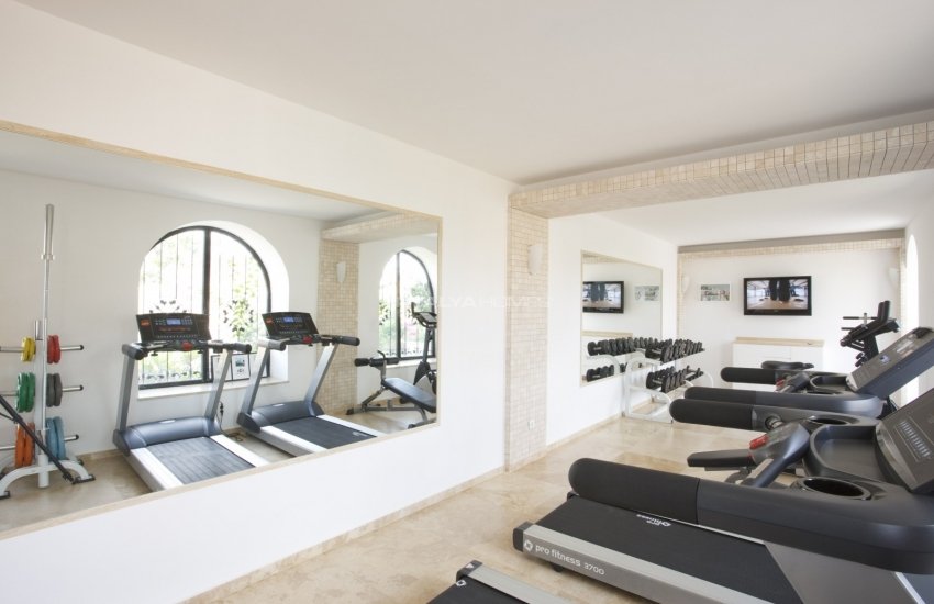 Moderne Villa Mit Privatem Pool Und Garten In Konakli 12