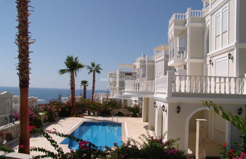 Moderne Villa Mit Privatem Pool Und Garten In Konakli 4