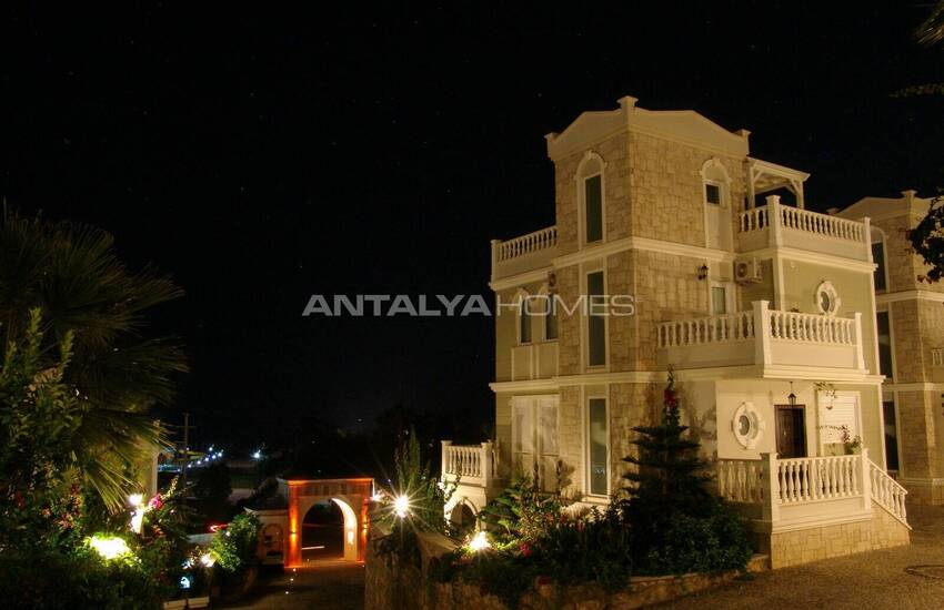 Well-located Luxurious House Rich in Social Activities 2