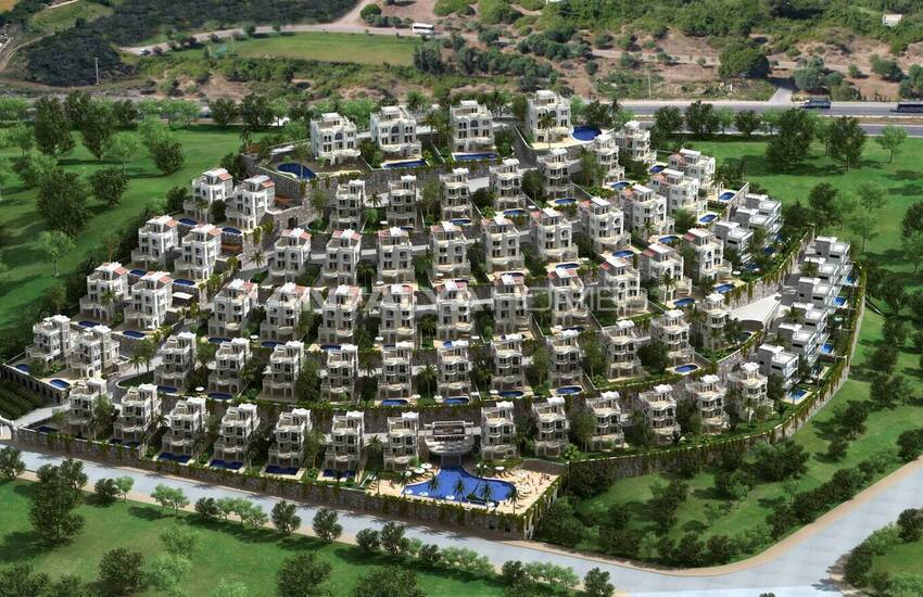 Well-located Luxurious House Rich in Social Activities 13