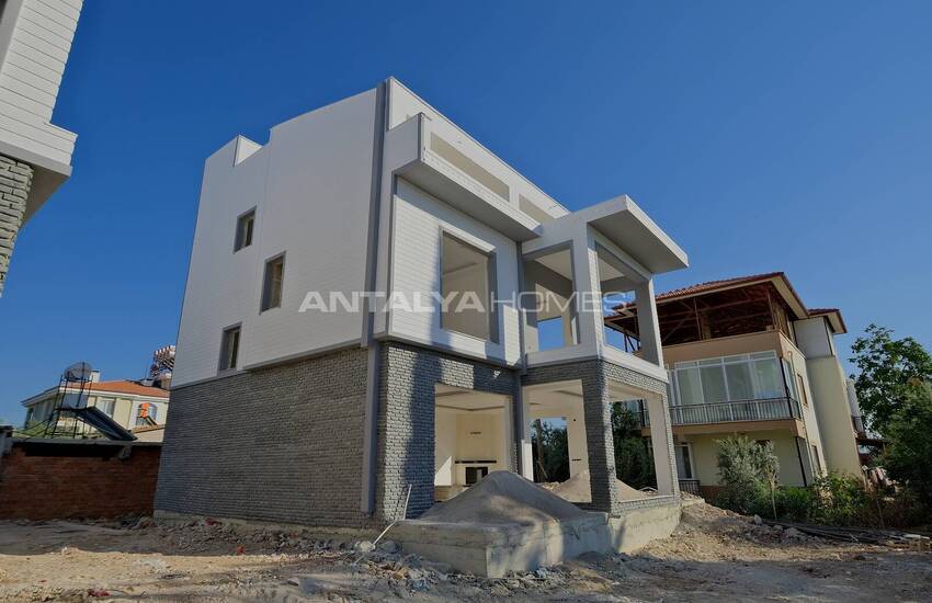 Triplex Villas Equipped with Rich Features in Antalya 11