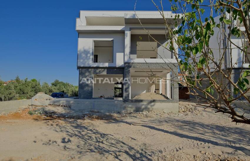 Triplex Villas Equipped with Rich Features in Antalya 10