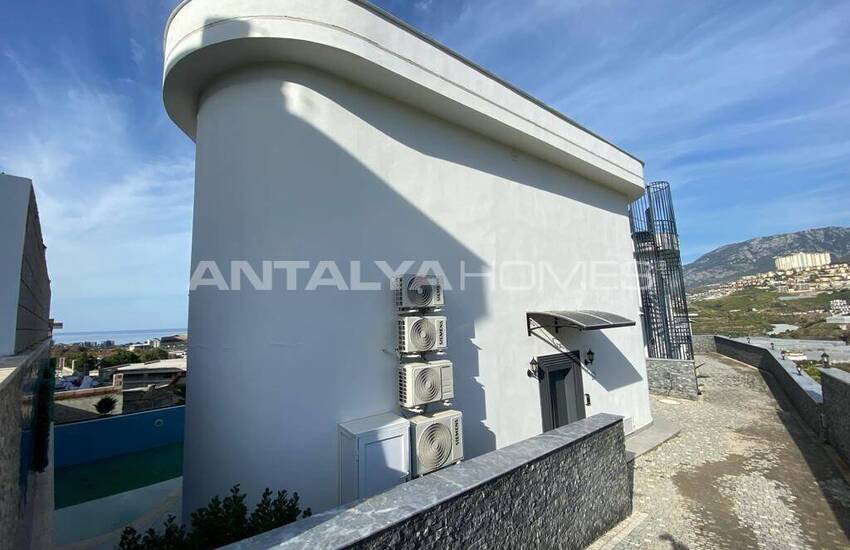 Luxe Villa Suitable for Citizenship with a Pool in Alanya 1