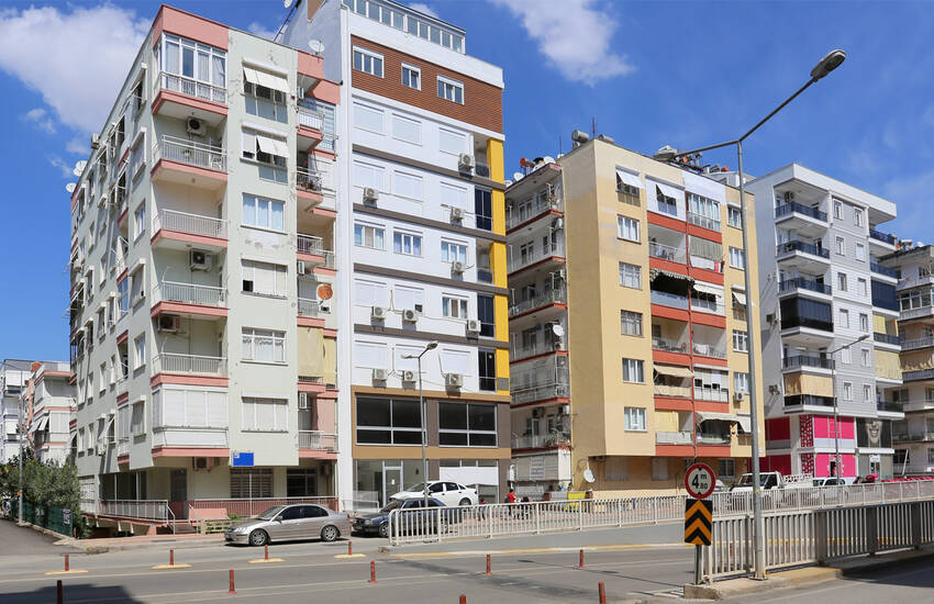 Commercieel Vastgoed Dichtbij Mark Antalya In Muratpaşa