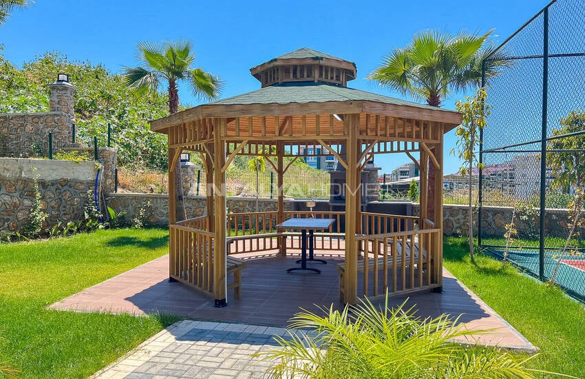 Alanya Kestel'de Havuzlu ve Güvenlikli Sitede Daireler 12