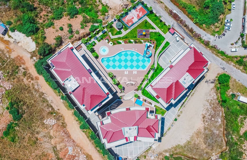 Flats in a Secure Complex with Swimming Pools in Kestel Alanya 15