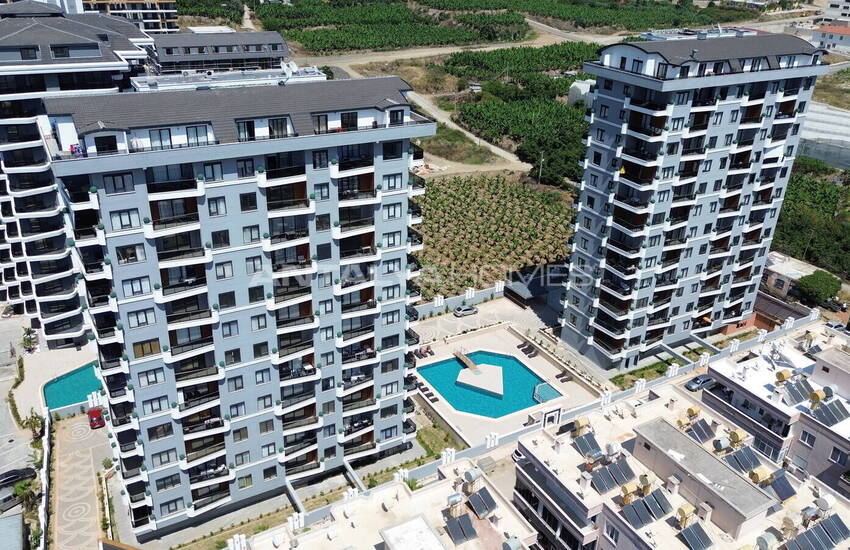 آپارتمان های نوساز نزدیک به ساحل در مرکز محموتلار