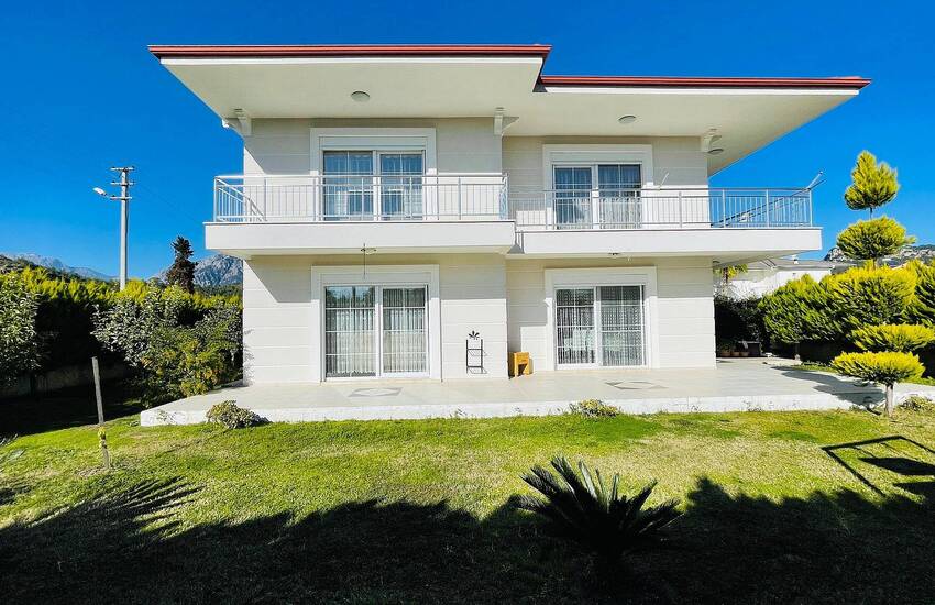 Detached Villa Close to the Sea and All Amenities in Kemer 1