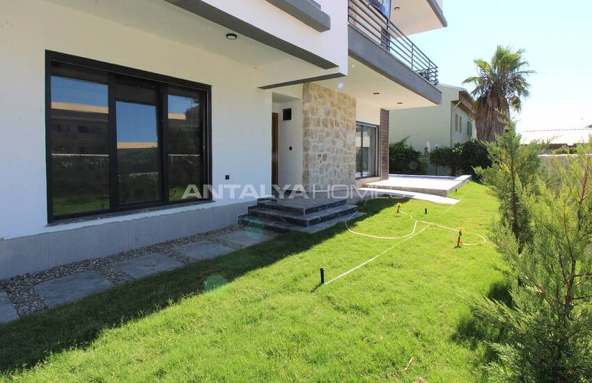 Antalya Belek'te Özel Bahçeli ve Havuzlu Modern Villalar 9